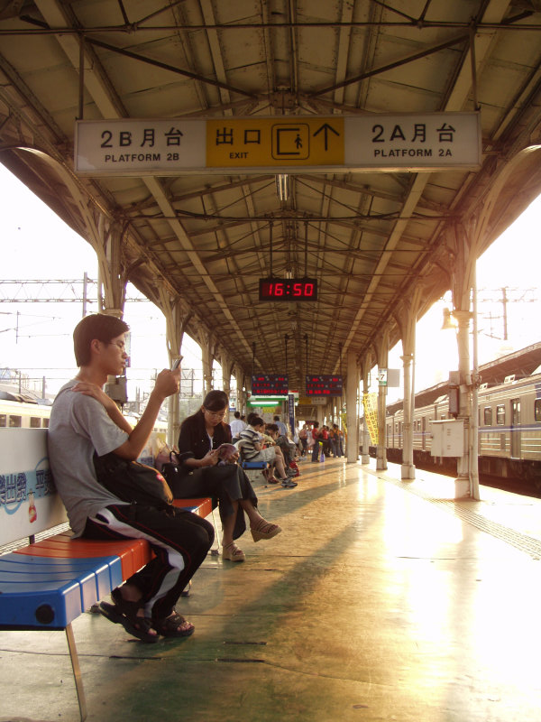 台灣鐵路旅遊攝影台中火車站月台景物篇2002攝影照片13