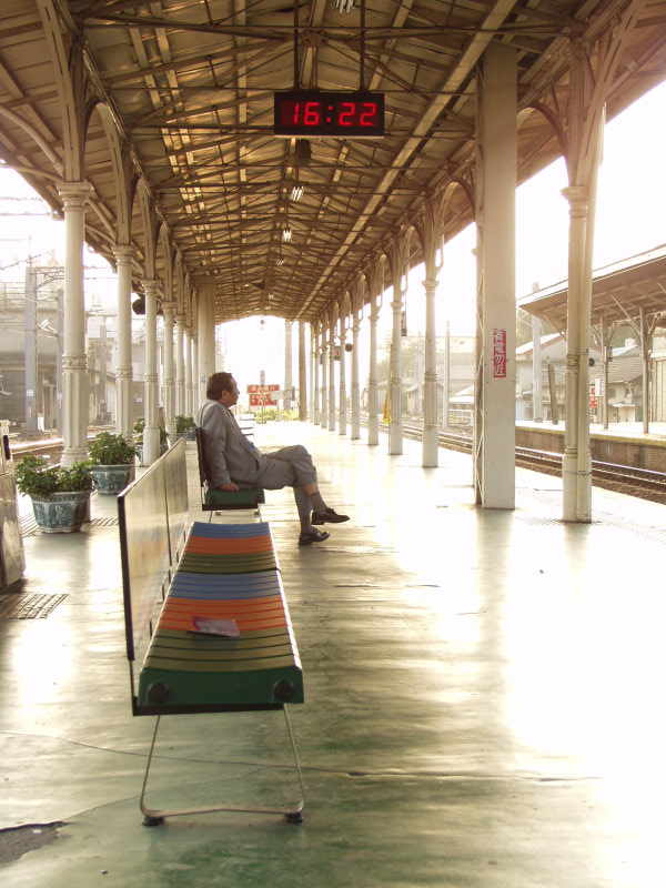台灣鐵路旅遊攝影台中火車站月台景物篇2002攝影照片16