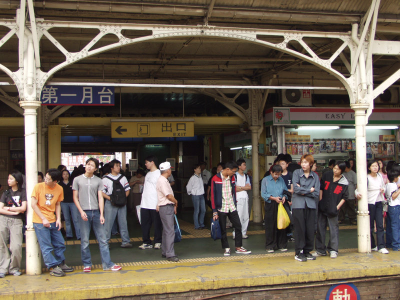 台灣鐵路旅遊攝影台中火車站月台景物篇2002攝影照片37