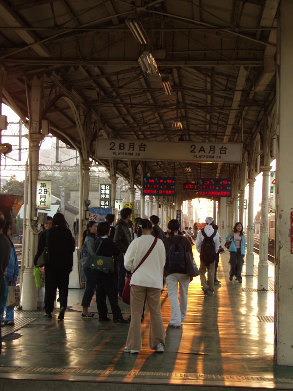 台灣鐵路旅遊攝影台中火車站月台景物篇2003攝影照片2