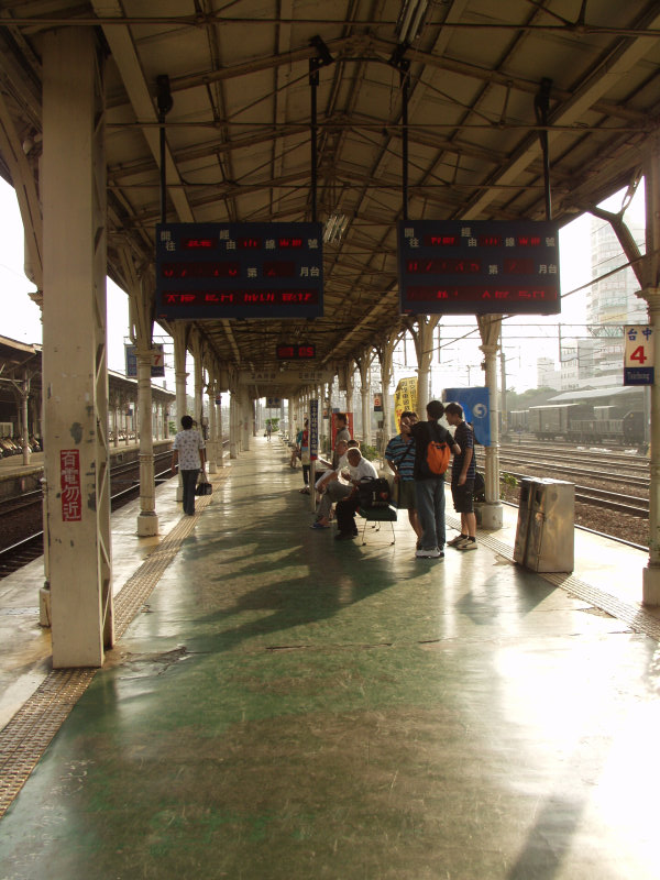 台灣鐵路旅遊攝影台中火車站月台景物篇2003攝影照片26