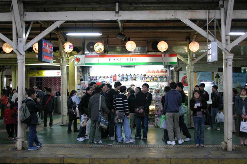台灣鐵路旅遊攝影台中火車站月台景物篇2004攝影照片3