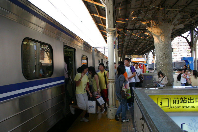 台灣鐵路旅遊攝影台中火車站月台景物篇2005攝影照片12