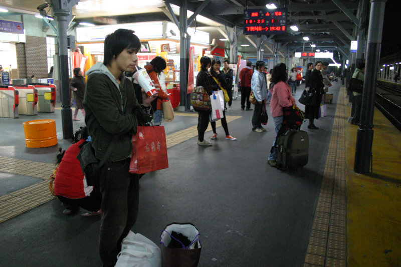 台灣鐵路旅遊攝影台中火車站月台景物篇2006攝影照片1