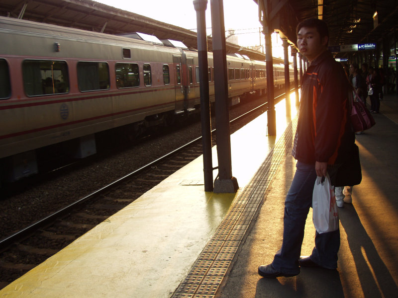 台灣鐵路旅遊攝影台中火車站月台景物篇2006攝影照片8