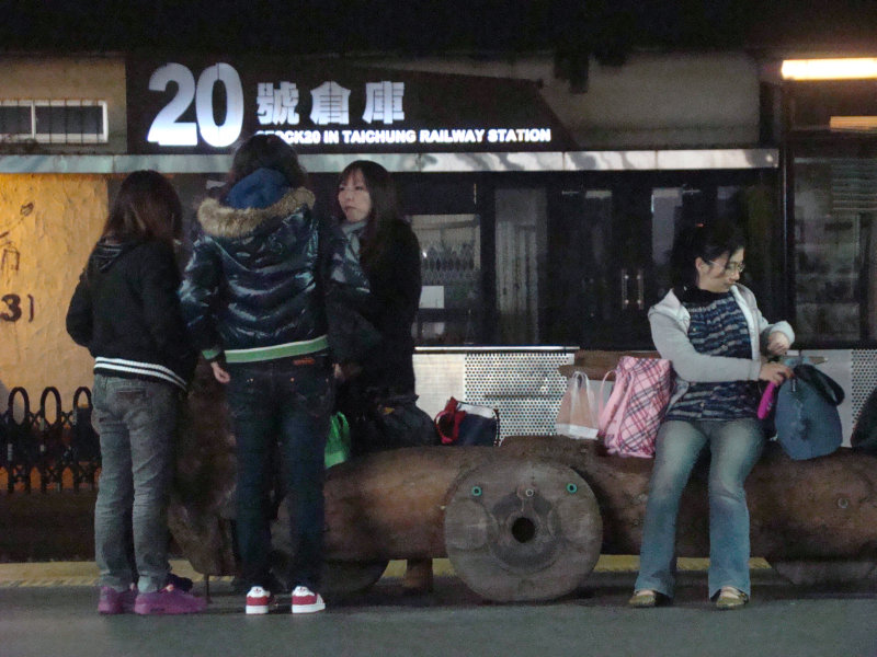 台灣鐵路旅遊攝影台中火車站月台景物篇20號倉庫藝術特區展場前攝影照片10