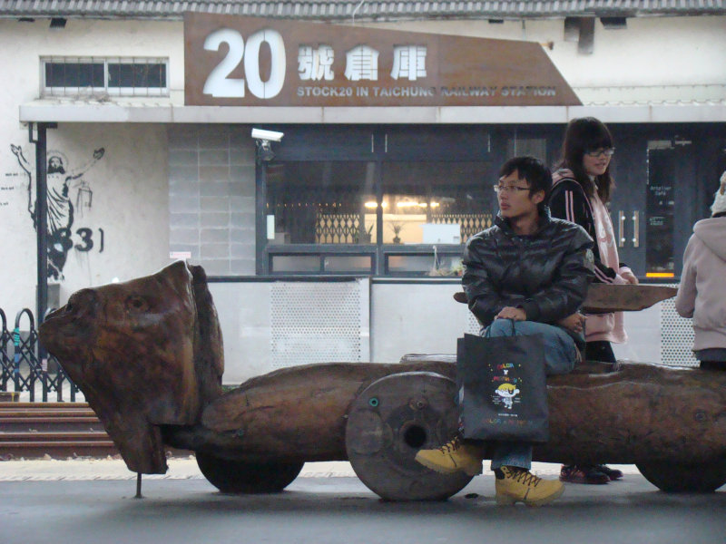 台灣鐵路旅遊攝影台中火車站月台景物篇20號倉庫藝術特區展場前攝影照片13