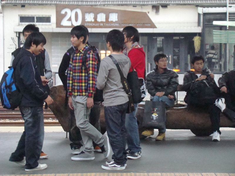 台灣鐵路旅遊攝影台中火車站月台景物篇20號倉庫藝術特區展場前攝影照片17