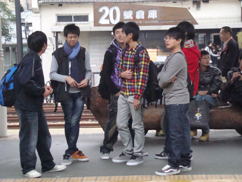 台灣鐵路旅遊攝影台中火車站月台景物篇20號倉庫藝術特區展場前攝影照片18