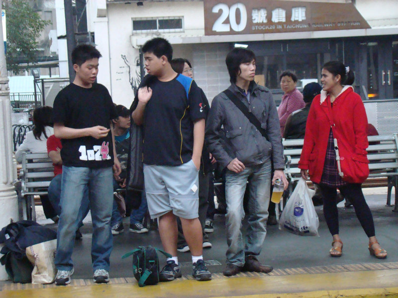 台灣鐵路旅遊攝影台中火車站月台景物篇20號倉庫藝術特區展場前攝影照片21