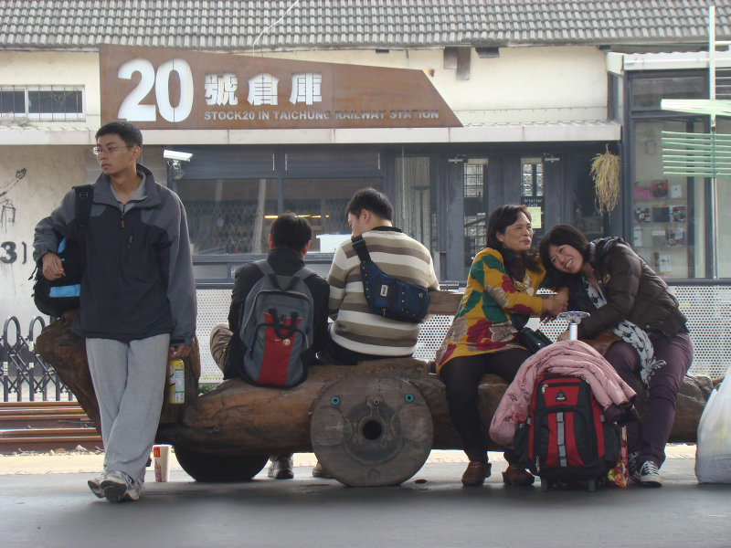 台灣鐵路旅遊攝影台中火車站月台景物篇20號倉庫藝術特區展場前攝影照片25