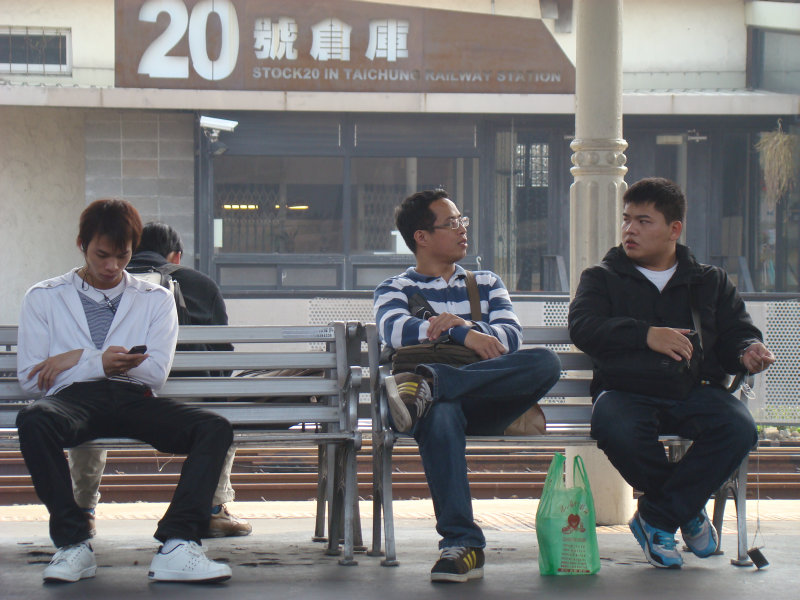 台灣鐵路旅遊攝影台中火車站月台景物篇20號倉庫藝術特區展場前攝影照片26