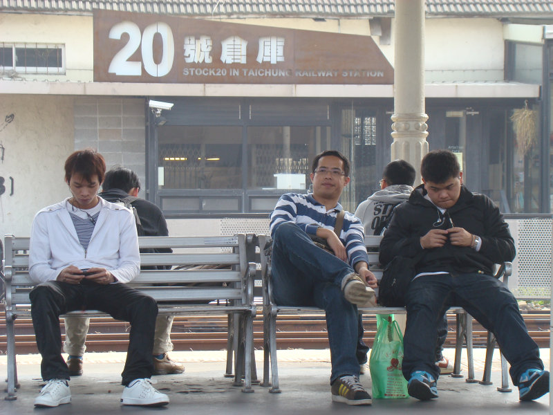 台灣鐵路旅遊攝影台中火車站月台景物篇20號倉庫藝術特區展場前攝影照片29