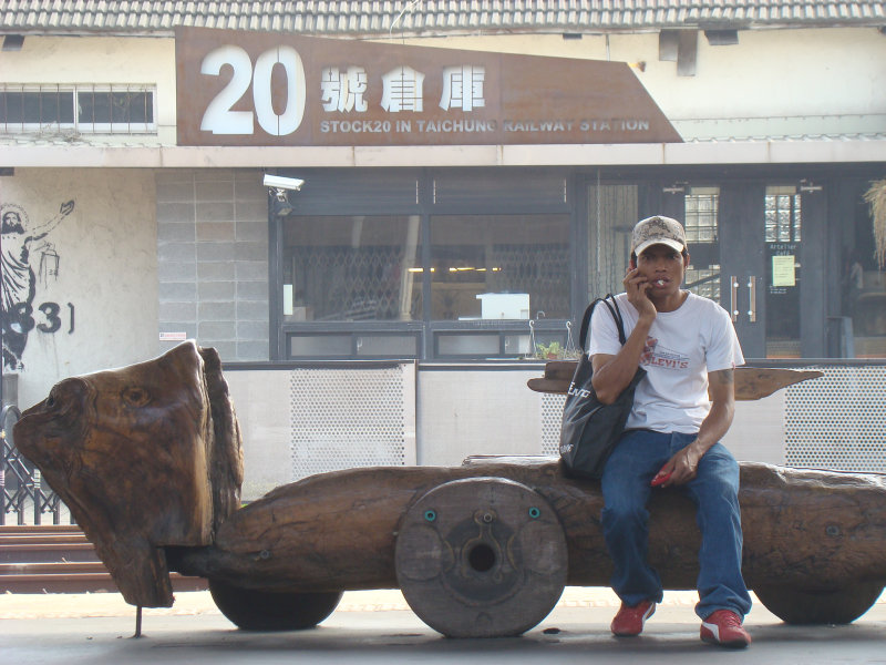 台灣鐵路旅遊攝影台中火車站月台景物篇20號倉庫藝術特區展場前攝影照片32