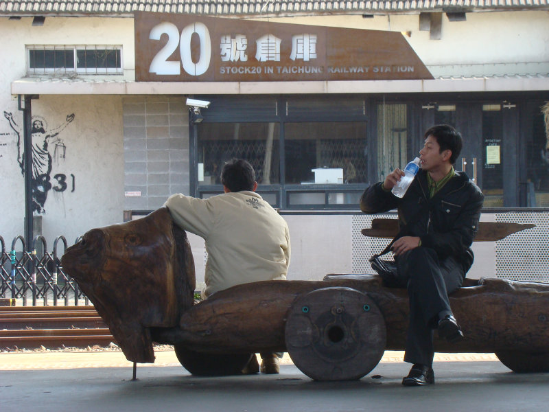 台灣鐵路旅遊攝影台中火車站月台景物篇20號倉庫藝術特區展場前攝影照片43