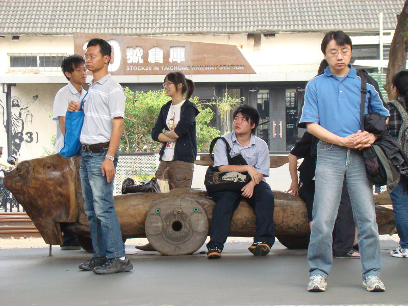 台灣鐵路旅遊攝影台中火車站月台景物篇20號倉庫藝術特區展場前攝影照片45