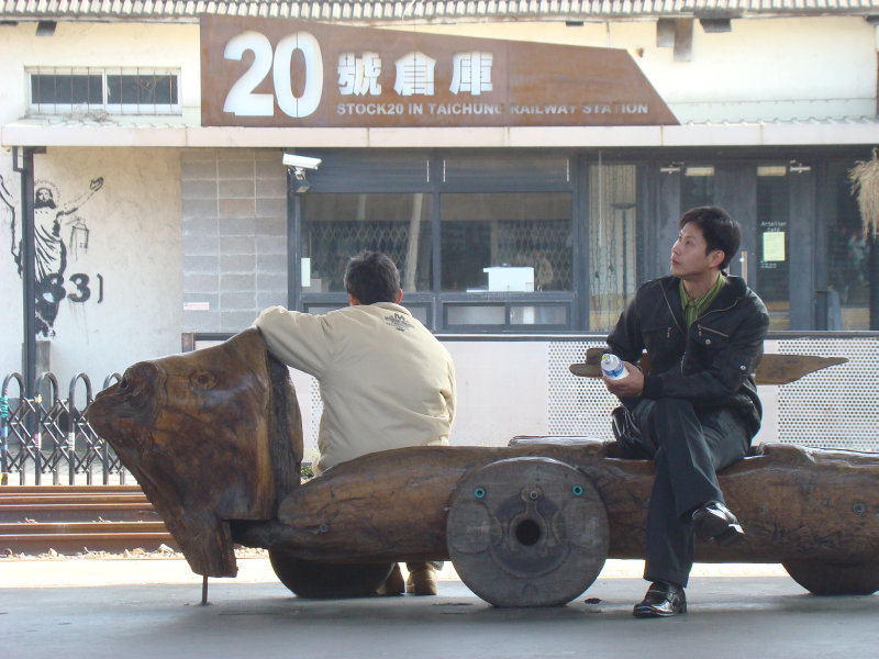 台灣鐵路旅遊攝影台中火車站月台景物篇20號倉庫藝術特區展場前攝影照片46