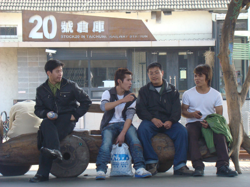 台灣鐵路旅遊攝影台中火車站月台景物篇20號倉庫藝術特區展場前攝影照片49