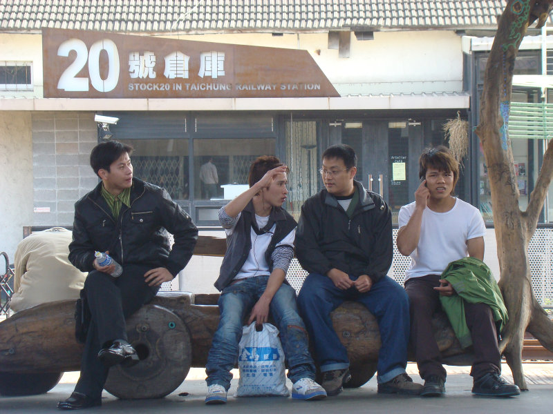 台灣鐵路旅遊攝影台中火車站月台景物篇20號倉庫藝術特區展場前攝影照片51