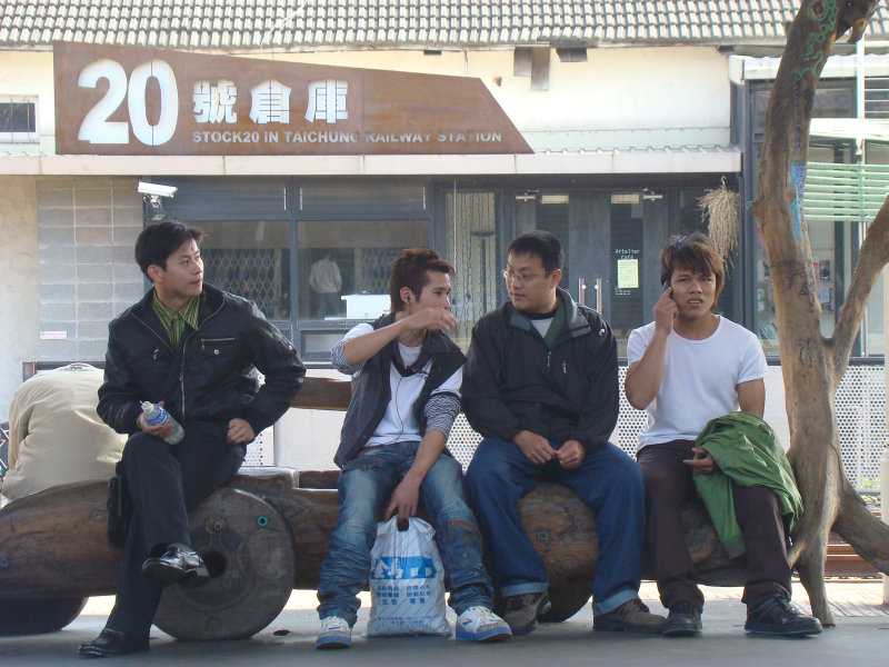 台灣鐵路旅遊攝影台中火車站月台景物篇20號倉庫藝術特區展場前攝影照片52
