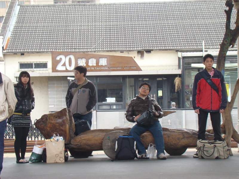 台灣鐵路旅遊攝影台中火車站月台景物篇20號倉庫藝術特區展場前攝影照片54