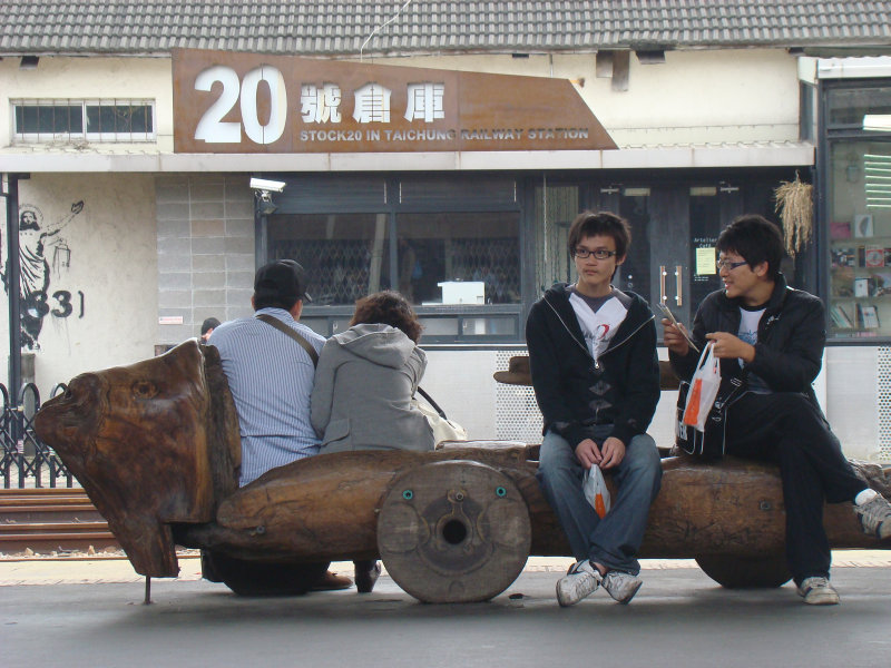 台灣鐵路旅遊攝影台中火車站月台景物篇20號倉庫藝術特區展場前攝影照片57
