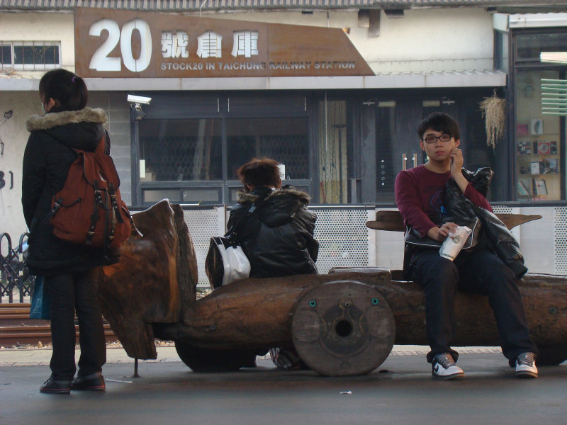 台灣鐵路旅遊攝影台中火車站月台景物篇20號倉庫藝術特區展場前攝影照片58