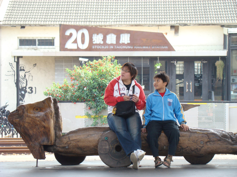 台灣鐵路旅遊攝影台中火車站月台景物篇20號倉庫藝術特區展場前攝影照片62