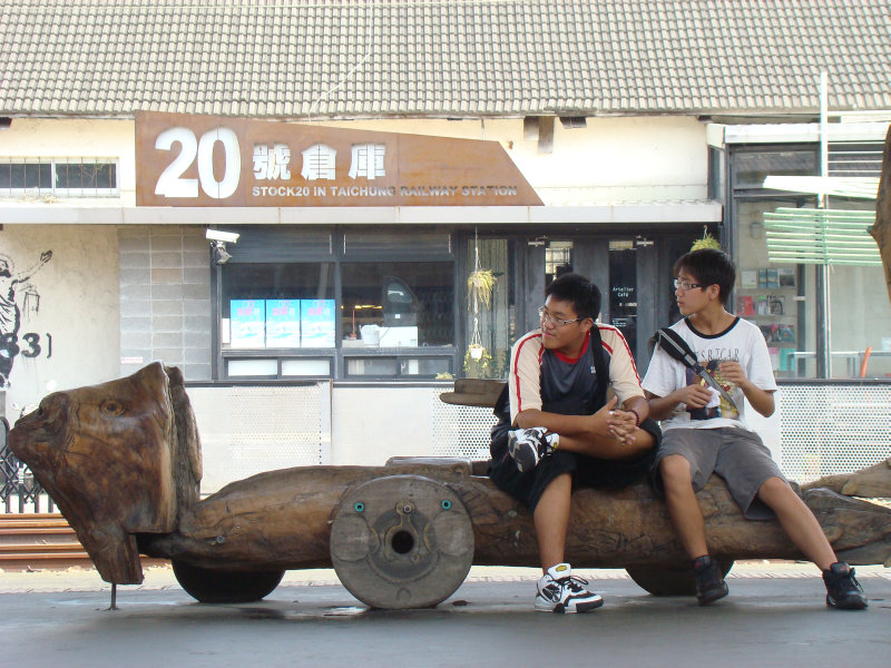台灣鐵路旅遊攝影台中火車站月台景物篇20號倉庫藝術特區展場前攝影照片74