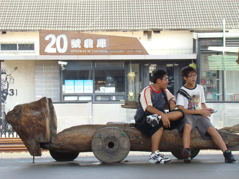 台灣鐵路旅遊攝影台中火車站月台景物篇20號倉庫藝術特區展場前攝影照片75