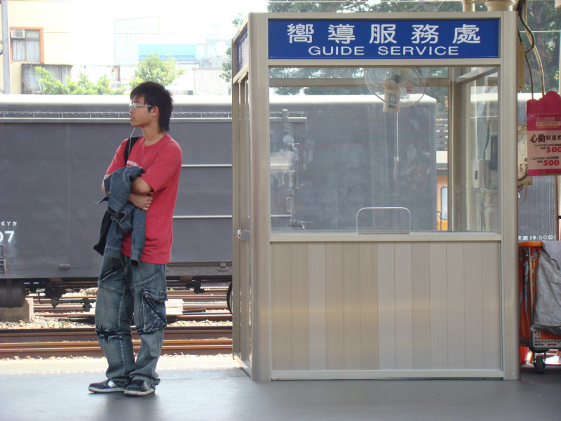 台灣鐵路旅遊攝影台中火車站月台景物篇嚮導服務處攝影照片1