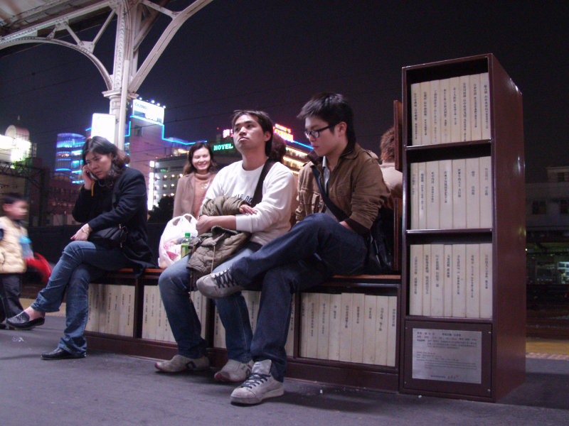 台灣鐵路旅遊攝影台中火車站月台景物篇夜景2006-02-11攝影照片7