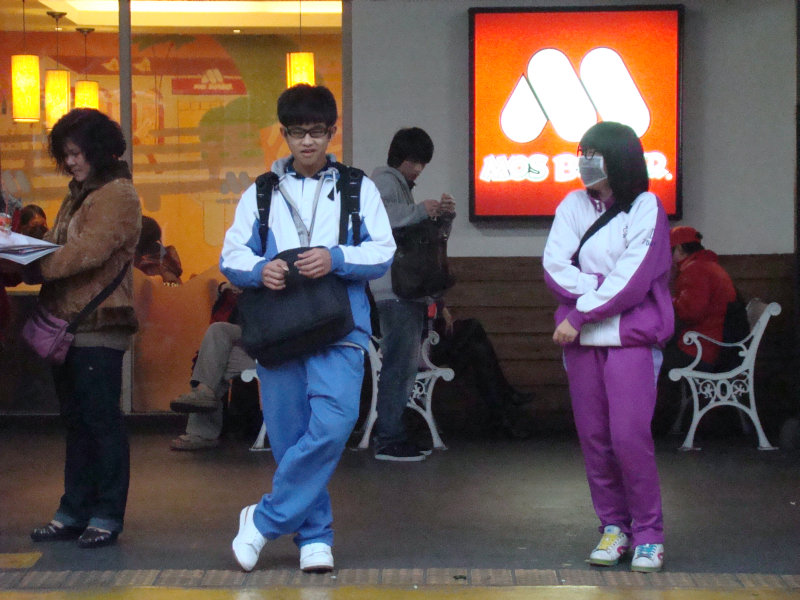 台灣鐵路旅遊攝影台中火車站月台景物篇摩斯漢堡攝影照片28