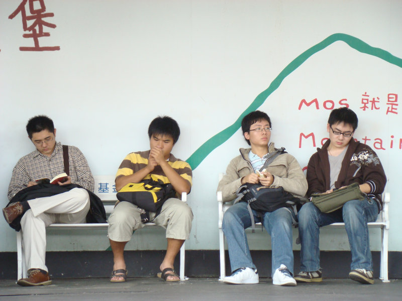 台灣鐵路旅遊攝影台中火車站月台景物篇摩斯漢堡攝影照片32