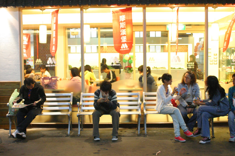 台灣鐵路旅遊攝影台中火車站月台景物篇摩斯漢堡攝影照片61