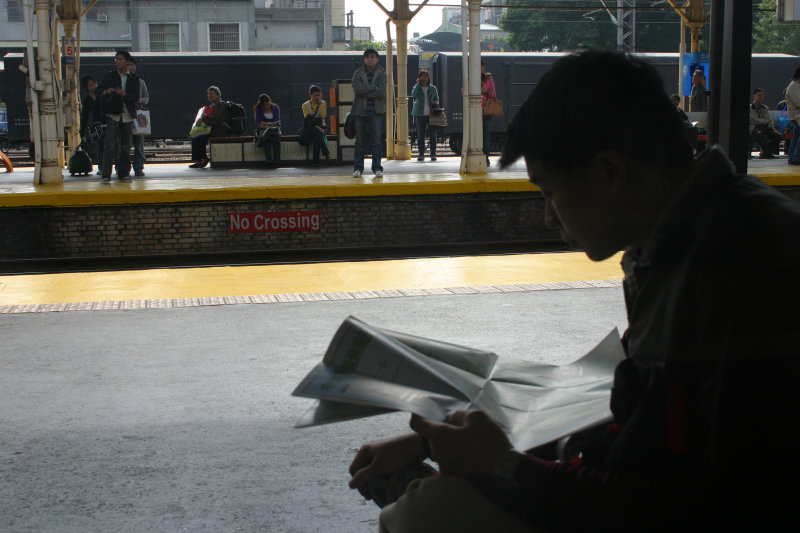 台灣鐵路旅遊攝影台中火車站月台景物篇摩斯漢堡攝影照片91