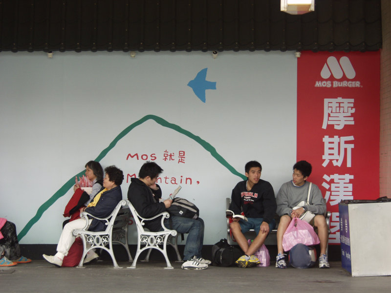 台灣鐵路旅遊攝影台中火車站月台景物篇摩斯漢堡攝影照片111