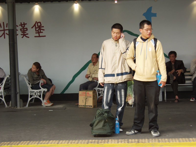 台灣鐵路旅遊攝影台中火車站月台景物篇摩斯漢堡攝影照片116