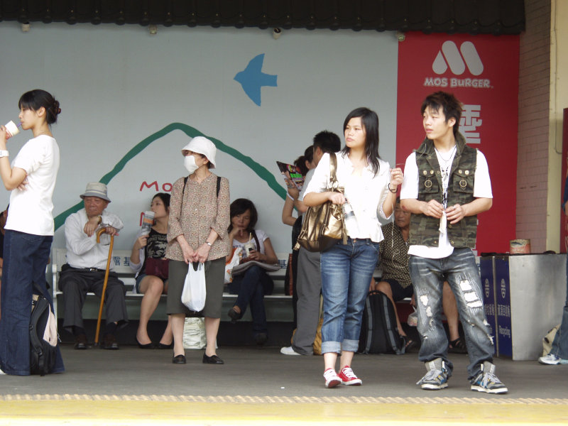 台灣鐵路旅遊攝影台中火車站月台景物篇摩斯漢堡攝影照片132