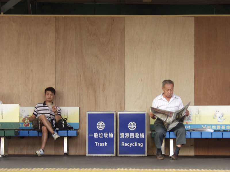 台灣鐵路旅遊攝影台中火車站月台景物篇摩斯漢堡攝影照片134