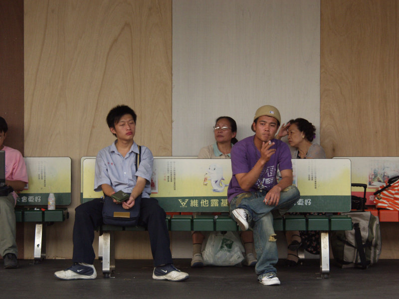台灣鐵路旅遊攝影台中火車站月台景物篇摩斯漢堡攝影照片138