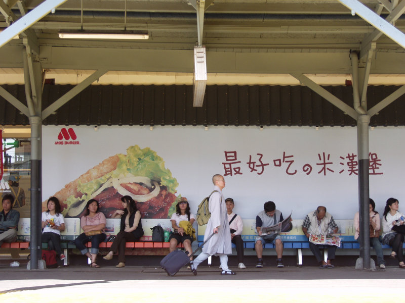台灣鐵路旅遊攝影台中火車站月台景物篇摩斯漢堡攝影照片148