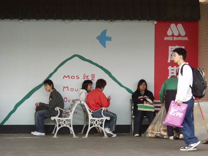 台灣鐵路旅遊攝影台中火車站月台景物篇摩斯漢堡攝影照片149