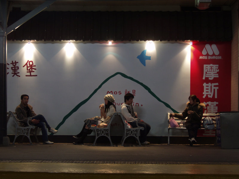 台灣鐵路旅遊攝影台中火車站月台景物篇摩斯漢堡攝影照片159