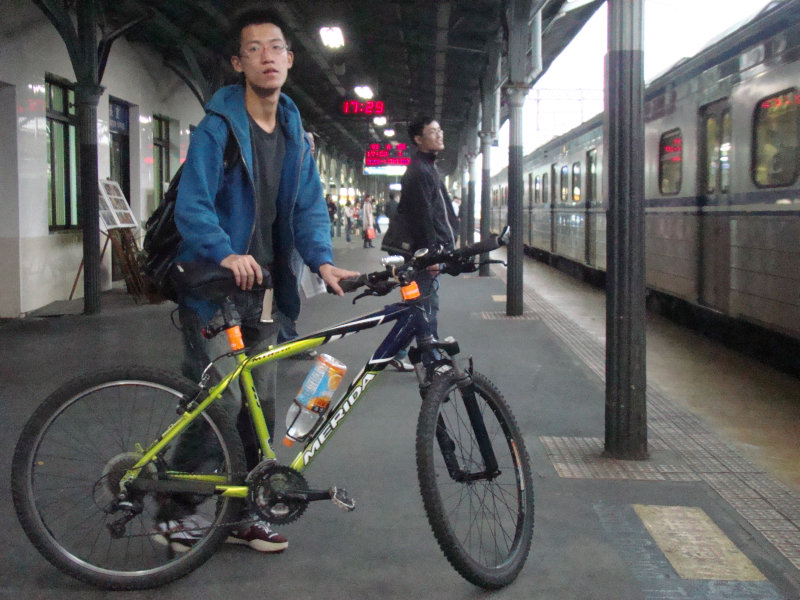 台灣鐵路旅遊攝影台中火車站月台景物篇腳踏車攝影照片3
