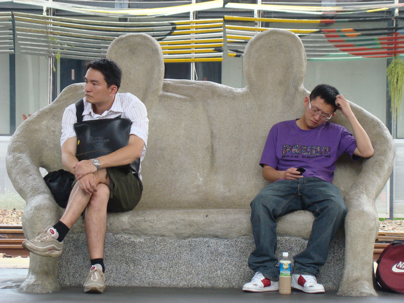台灣鐵路旅遊攝影台中火車站月台景物篇公共藝術-大同國小美術班-偶然與巧合-III區攝影照片12