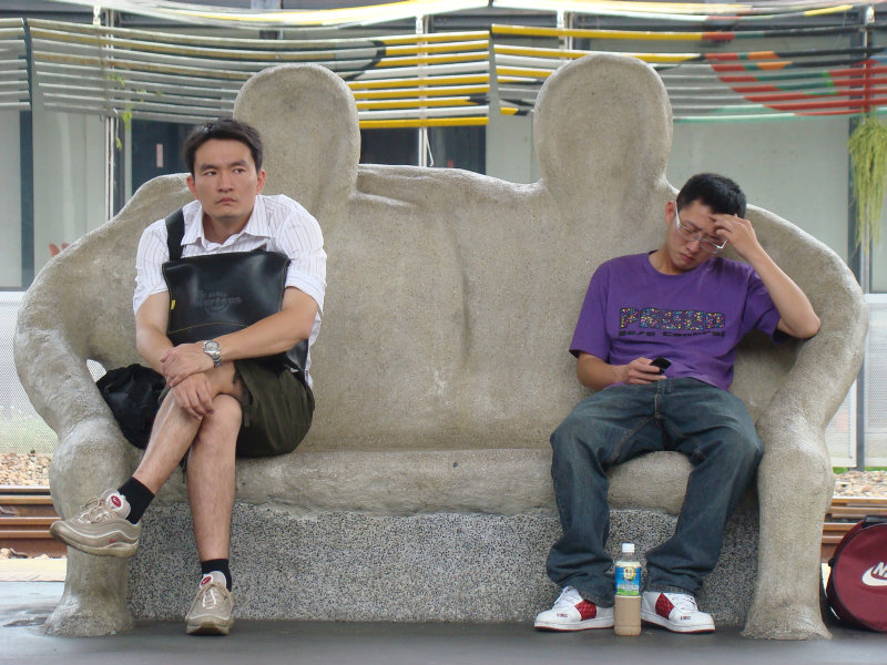 台灣鐵路旅遊攝影台中火車站月台景物篇公共藝術-大同國小美術班-偶然與巧合-III區攝影照片13