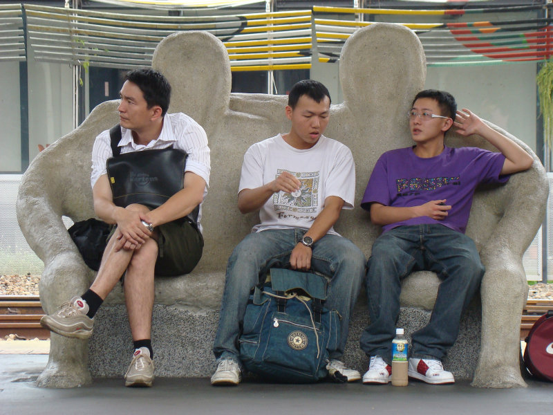 台灣鐵路旅遊攝影台中火車站月台景物篇公共藝術-大同國小美術班-偶然與巧合-III區攝影照片14