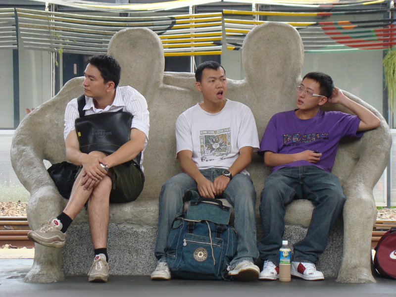 台灣鐵路旅遊攝影台中火車站月台景物篇公共藝術-大同國小美術班-偶然與巧合-III區攝影照片15