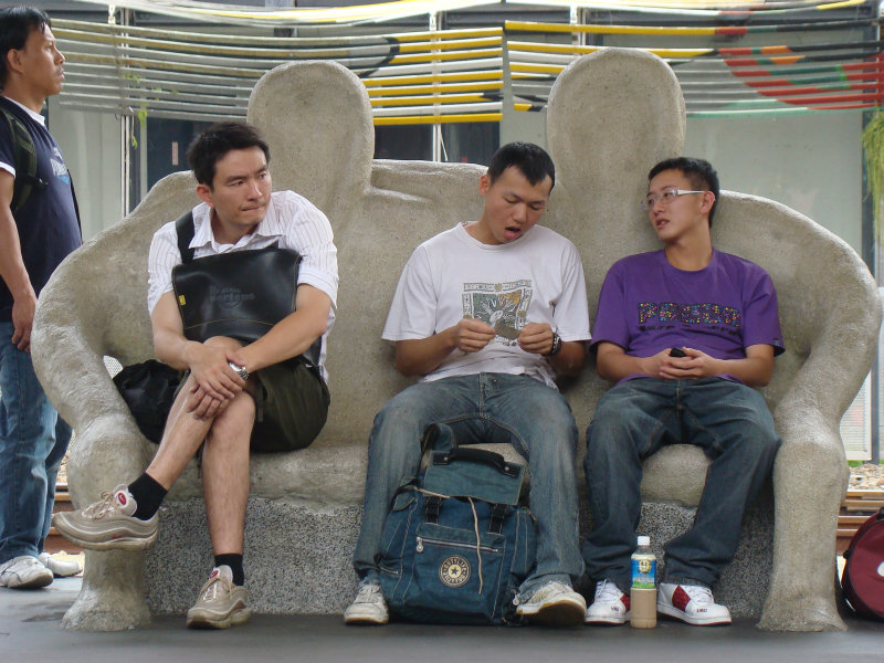台灣鐵路旅遊攝影台中火車站月台景物篇公共藝術-大同國小美術班-偶然與巧合-III區攝影照片16